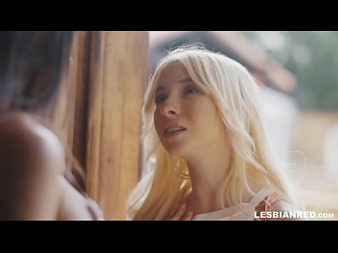 ❤️ It-tifla tiġi d-dar ftit xhur wara u tispiċċa tiekol il-pussy tal-stema taghha Vidjow porn lilna